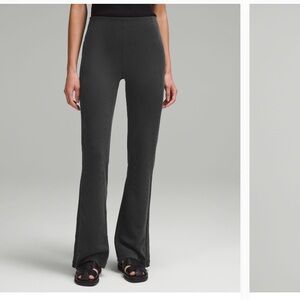 Lululemon Brushed Softstreme Ribbed
Zip-Flared Pant 32.5" - Size 6 Black